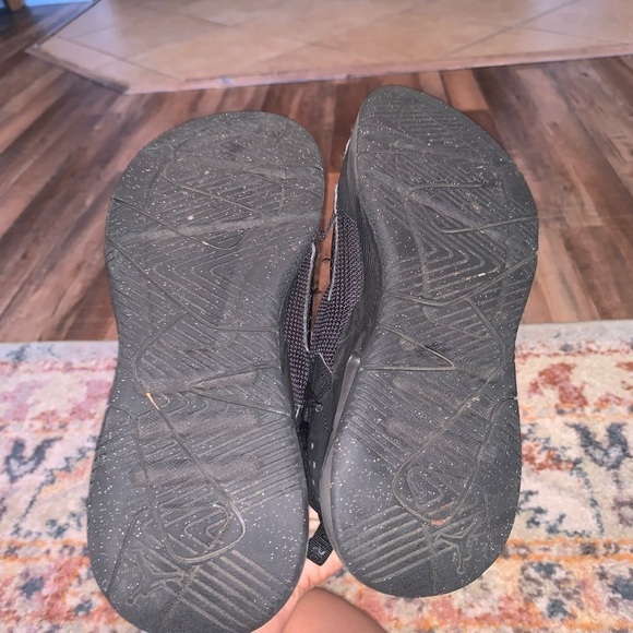 JORDAN AIR CADENCE 'TRIPLE BLACK Boys Lace Up Sneakers Size 4.5 - Picture 5 of 8